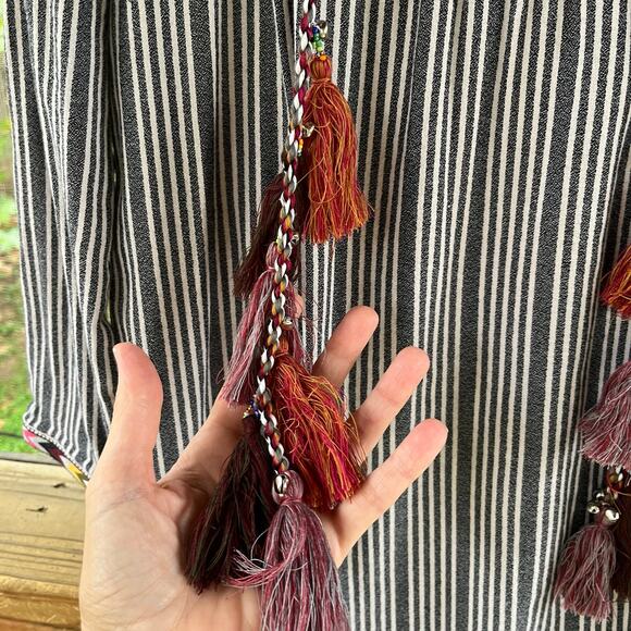 Chelsea & Theodore Women's Grey Striped Embroidered Boho Mini Dress Size M - Picture 6 of 8